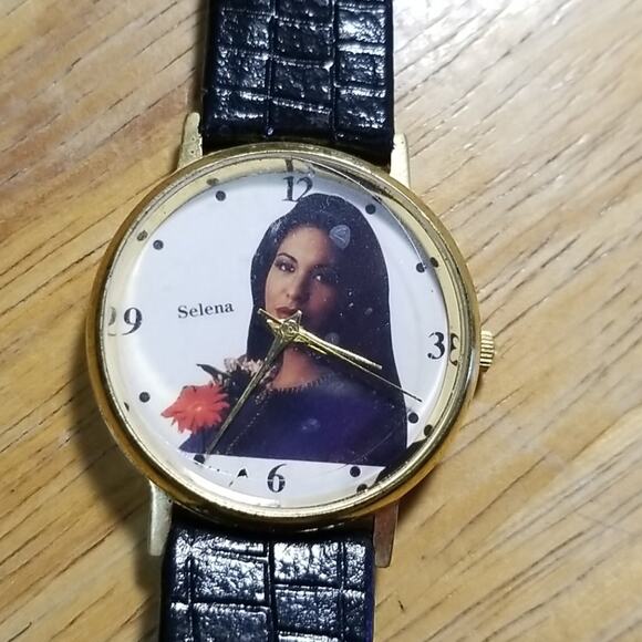 Selena Watch - Picture 5 of 5